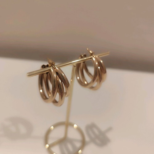 Earrings gold new, very impressive