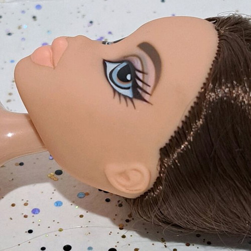 Bratz Salon'n'spa Dana doll #2 nude like new with flaws