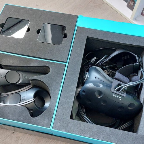 HTC Vive Virtual Reality Kit like new