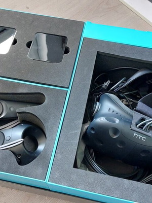 HTC Vive Virtual Reality Kit like new