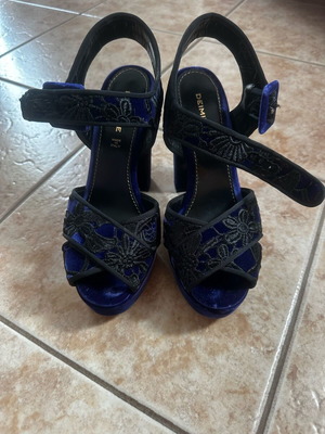 Deimille sandals size 38 like new, midnight blue velvet with embroidery