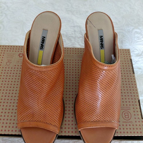 Manas mules like new, tan leather, 9cm heel, size 39