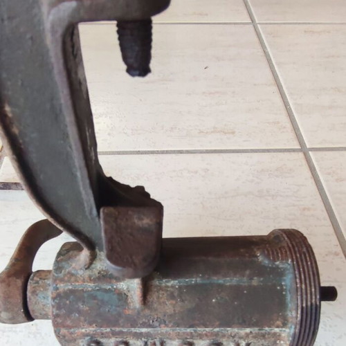Meat grinder vintage used, broken side