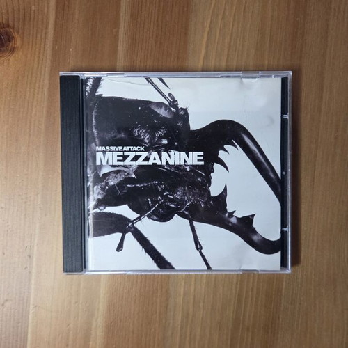 Massive Attack Mezzanine CD 1998 original release like new