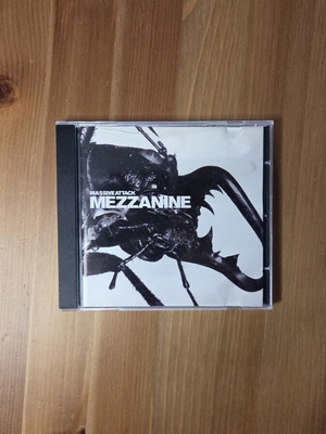 Massive Attack Mezzanine CD 1998 original release like new