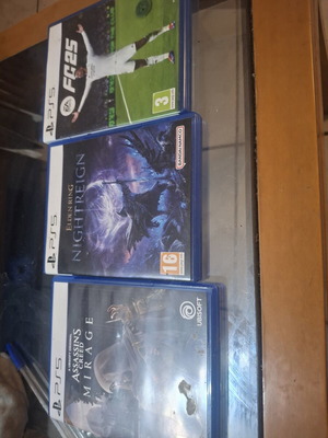 Videogames PlayStation 5 μεταχειρισμένα, 3 παιχνίδια με γνήσιο χειριστήριο