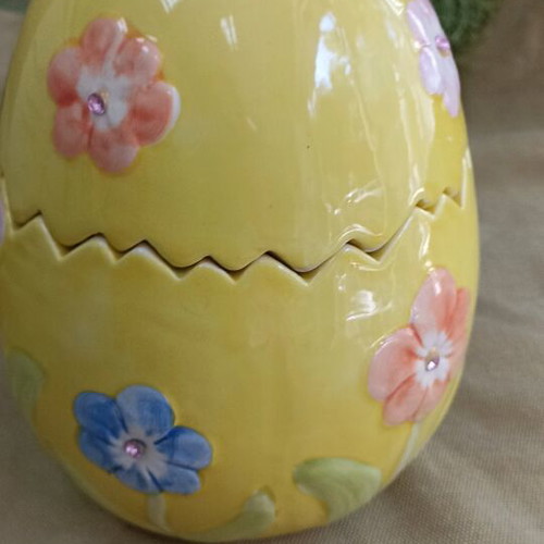 Ceramic egg with candles like new, 17 cm height, 9 pieces