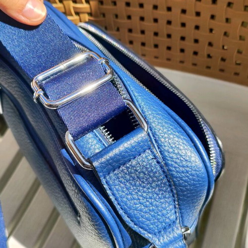 Verde crossbody bag blue like new