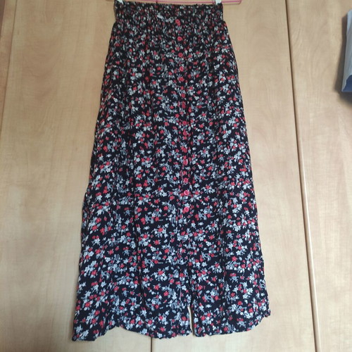 Attrattivo women's skirt like new, size medium, soft fabric, buttoned front