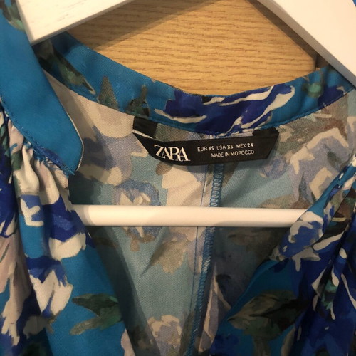 Zara floral jumpsuit with v-neck like new, XS size
