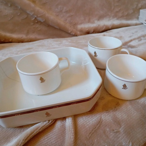 Small porcelain lot Singapore Airlines like new, 4 pieces