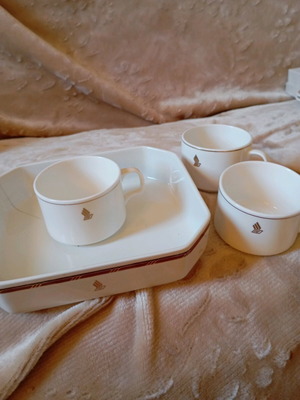 Small porcelain lot Singapore Airlines like new, 4 pieces