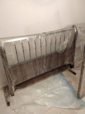 Σετ κρεβάτι μασιφ ξύλο με μέταλλο και δύο κομοδίνα σαν καινούργιο