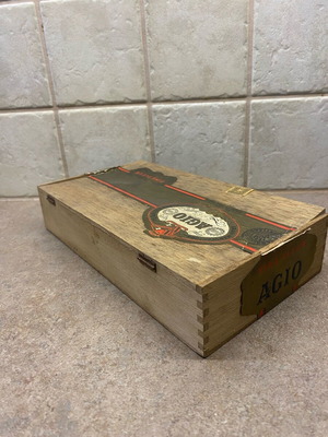 Agio cigar box used