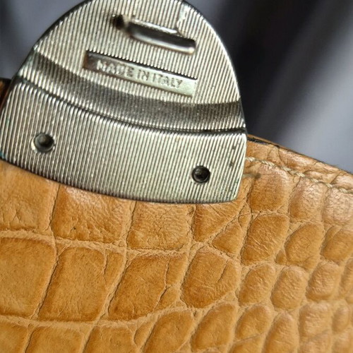 Barbara Milano leather handbag with embossed croco pattern tan like new