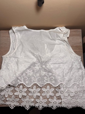 White shirt Zara with open back like new, size M