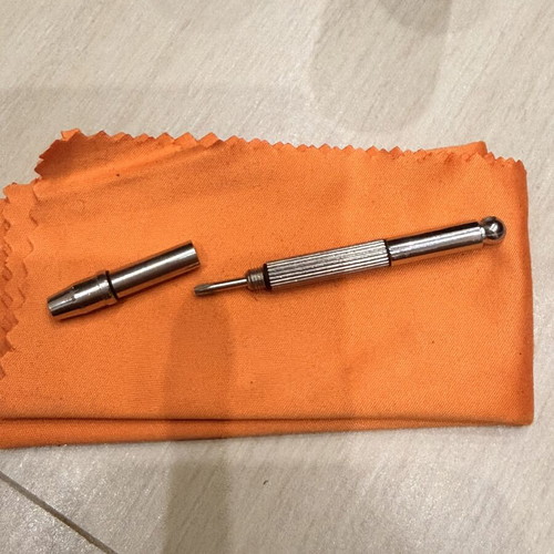 Glasses kit with cleaning cloth, screwdriver, crystal cleaner, and leather case new