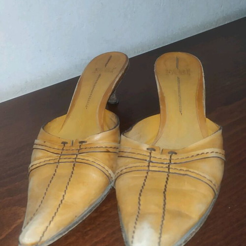 Brown high heel shoe size 39 used with minimal wear