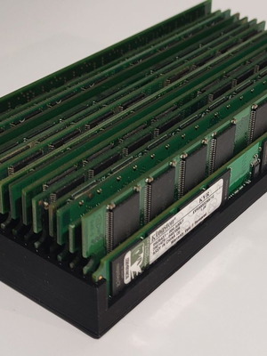 Кутия за RAM нова, капацитет за 16 RAM