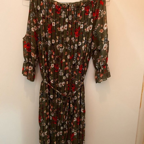 Pleated dress new, one size, green