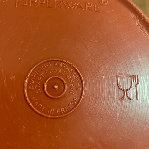 Vintage Tupperware container used with radial airtight lid