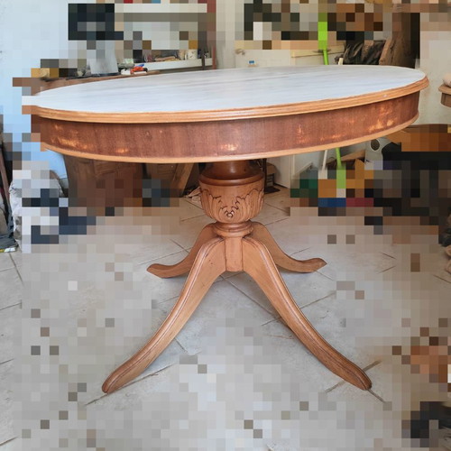 Rotonda table used for dining or decoration