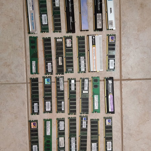 Memory cards used, old, external condition good, unknown functionality