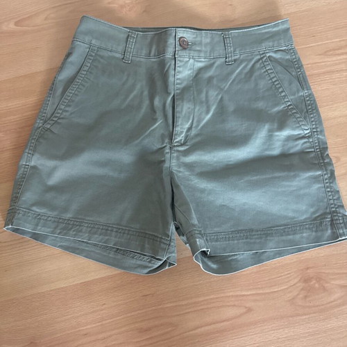 Gap shorts khaki like new, size 8, girlfriend style
