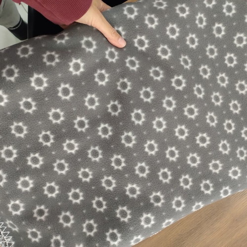 Fleece blanket like new for single bed
