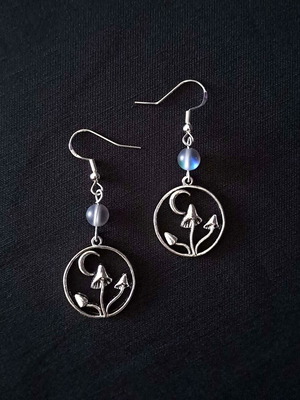 Mushroom earrings new with iridescent bead silver color