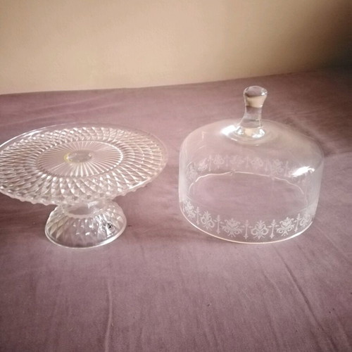 Vintage crystal cake stand with stem base like new