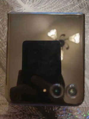 Motorola Razr 50 Ultra σαν καινούργιο, μαύρο, 512GB, κάμερα 20+ MP