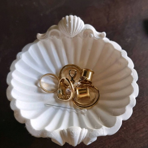 Jewelry holder shell-shaped like new