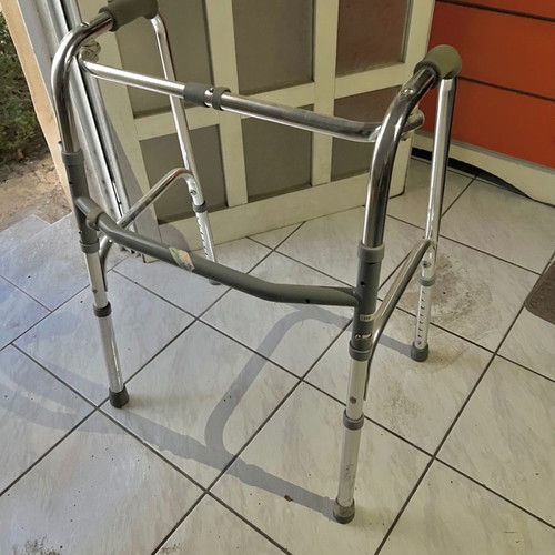 Folding Walking Frame new, foldable and collapsible