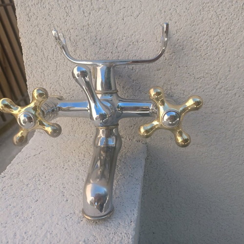 Bathroom faucet used with wear on handles