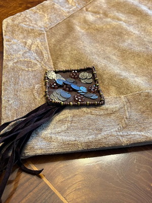 Table runner used, dimensions 172x42cm