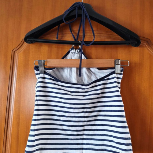Women's blouse with ring tie back like new, size S, white and blue