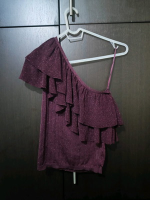 Mango blouse like new with light glitter, size L