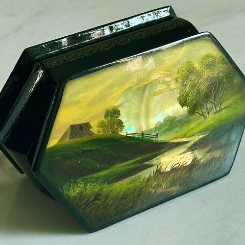 Fedoskino decorative box handmade like new with mother of pearl
