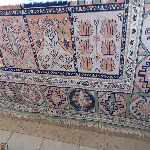 Thin Carpet like New, Large, Silk Type, Size 200/220