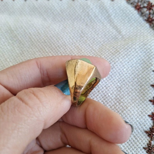 Ring number 18 used, blue and gold