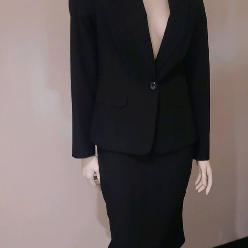 Women's suit like new, black blazer and skirt