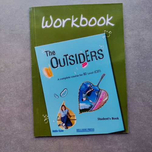 The Outsiders B2 Complete Set like new (5 Books + CD) Hillside Press