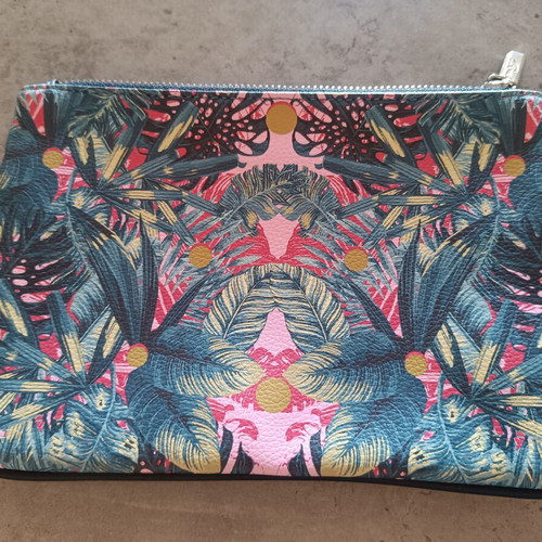 Clutch Axel like new, multicolor