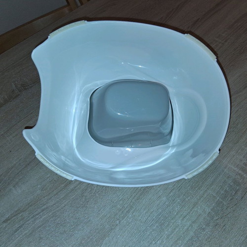 Potty with removable bucket like new