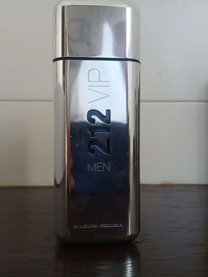 Carolina Herrera 212 Vip Men Eau de Toilette 100ml σαν καινούργιο