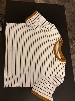 Crop top blouse like new, size Medium