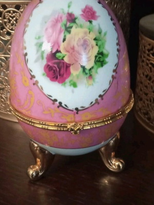 Limoges by Vicko porcelain egg like new