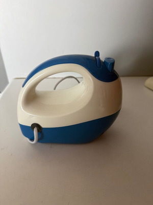 Hand Mixer new with two beaters and instructions