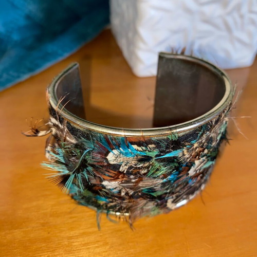 Women's bracelet used, gold color, worn few times